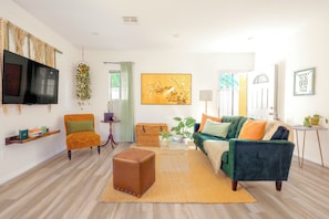 Unclassified image, 4 of 22, button - Gated bungalow · work desks · fast WiFi · parking (Los Angeles)