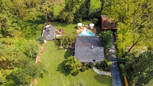 Unclassified image, 3 of 57, button - Hatcher Cottage - a romantic country retreat in the heart of wine & hunt country (Upperville)