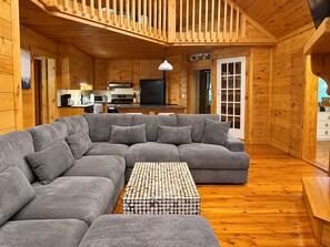 Living area - Creekfront Blue Ridge Cabin - Hot Tub, Game Room, Fire Pit & Spacious Decks (Blue Ridge)