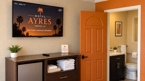 Unclassified image, 5 of 6, button - Motel Ayres (Fresno)