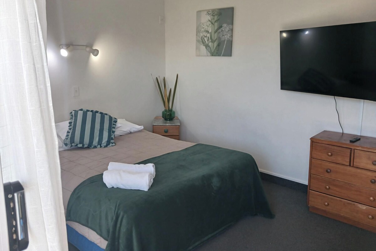 Standard Double or Twin Room, Patio, Courtyard View | WiFi (free)