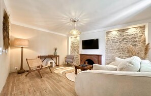 Living Room - Beautiful home in Martel with WiFi (Martel)