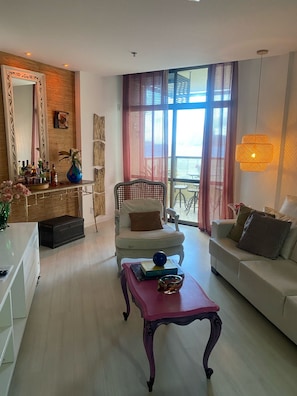 Luokittelematon kuva, 5 kautta 8, painike