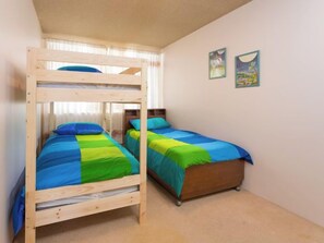 Room - Directly across the road from Burleigh Beach (Gold Coast)