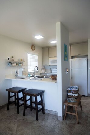 Unclassified image, 2 of 15, button - Kapaa Beachside Getaway - 2 Queens, Full Kitchen, 3 Resort Pools (Kapaʻa)