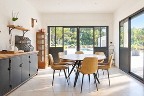 Dining - Villa L’Écrin de l’Étang - Welkeys (Sète)