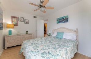Queen Bedroom - At Last - Scrimshaw II Oceanfront, MP 7, 3 Bedrooms, Flex Stays Off Season (Kill Devil Hills)