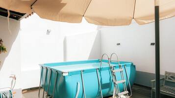 Bañera de hidromasaje al aire libre