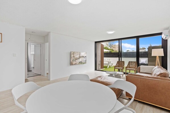 Living area - Very Very Burleigh By Coastal Letting Co (Gold Coast)