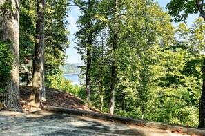 Property grounds - Nature's Canopy Over Looking Center Hill Lake (Sparta)