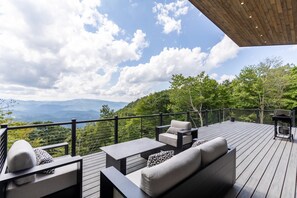 Property grounds - Modern Almost Heaven - View of Grandfather Mtn, Dogs Welcome, Hot tub, Fire Pit (Boone)