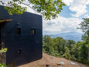 Property grounds - Modern Almost Heaven - View of Grandfather Mtn, Dogs Welcome, Hot tub, Fire Pit (Boone)