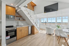 Private kitchen - Newly Built On the Beach Studio Loft with Views (Santa Monica)