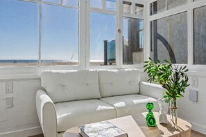 Unclassified image, 5 of 19, button - Newly Built On the Beach Studio Loft with Views (Santa Monica)