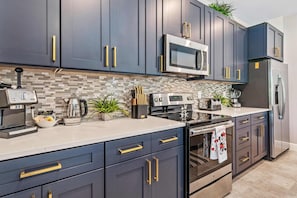 Private kitchen - Experience Magic and Luxury Just Minutes from Disney (Florida)