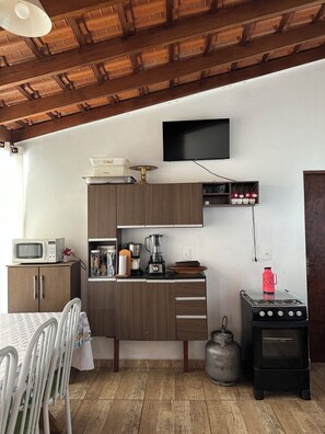 Private kitchen - Chácara JM: Your little corner to connect with nature and enjoy days of leisure. (Lindóia)