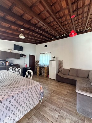 Living area - Chácara JM: Your little corner to connect with nature and enjoy days of leisure. (Lindóia)