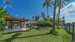 Unclassified image, 5 of 10, button - Wellness Bisous (Bali)