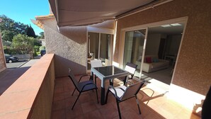 Unclassified image, 4 of 10, button - Vrbo Property (Torreilles)