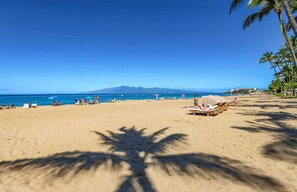 Incredible oceanfront location right on Kaʻanapali Beach
                 - Maui Resort Rentals: Expansive 5BR Oceanview Retreat for 16 on Kaanapali Beach (Lahaina)