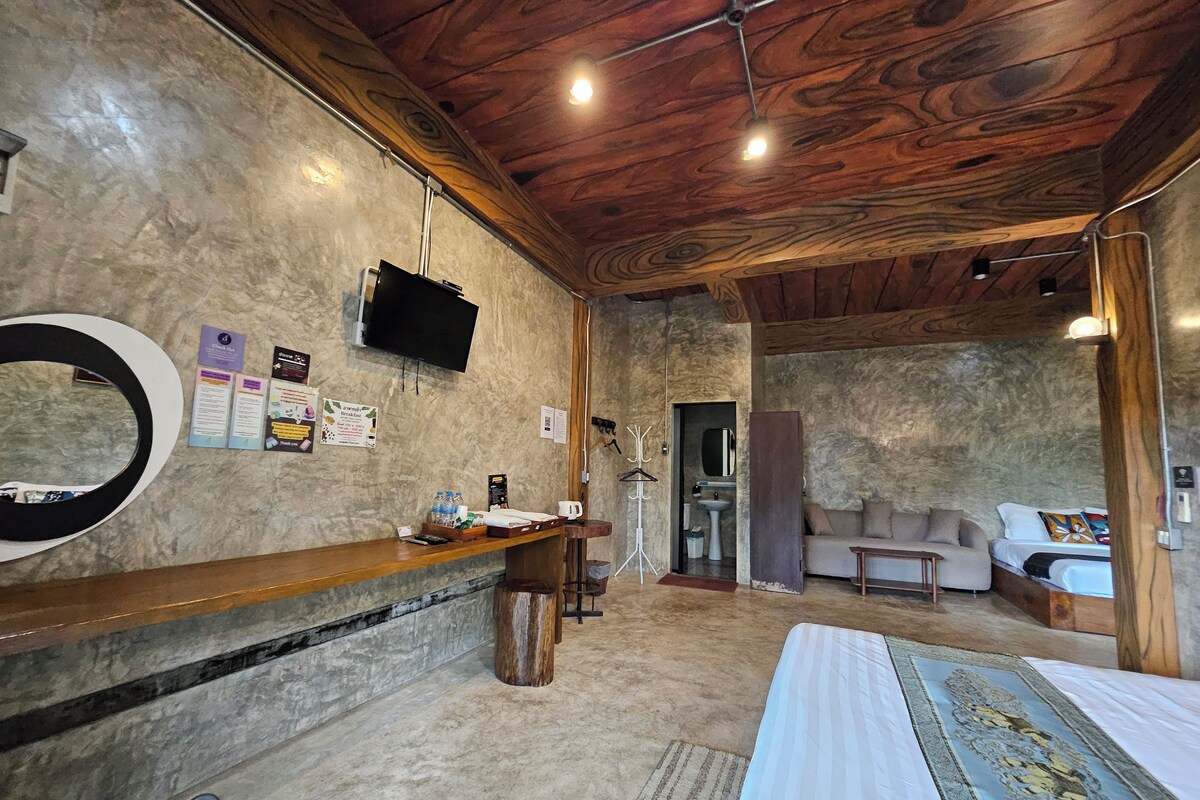 Family Double Room | Minibar (free items), WiFi (free)