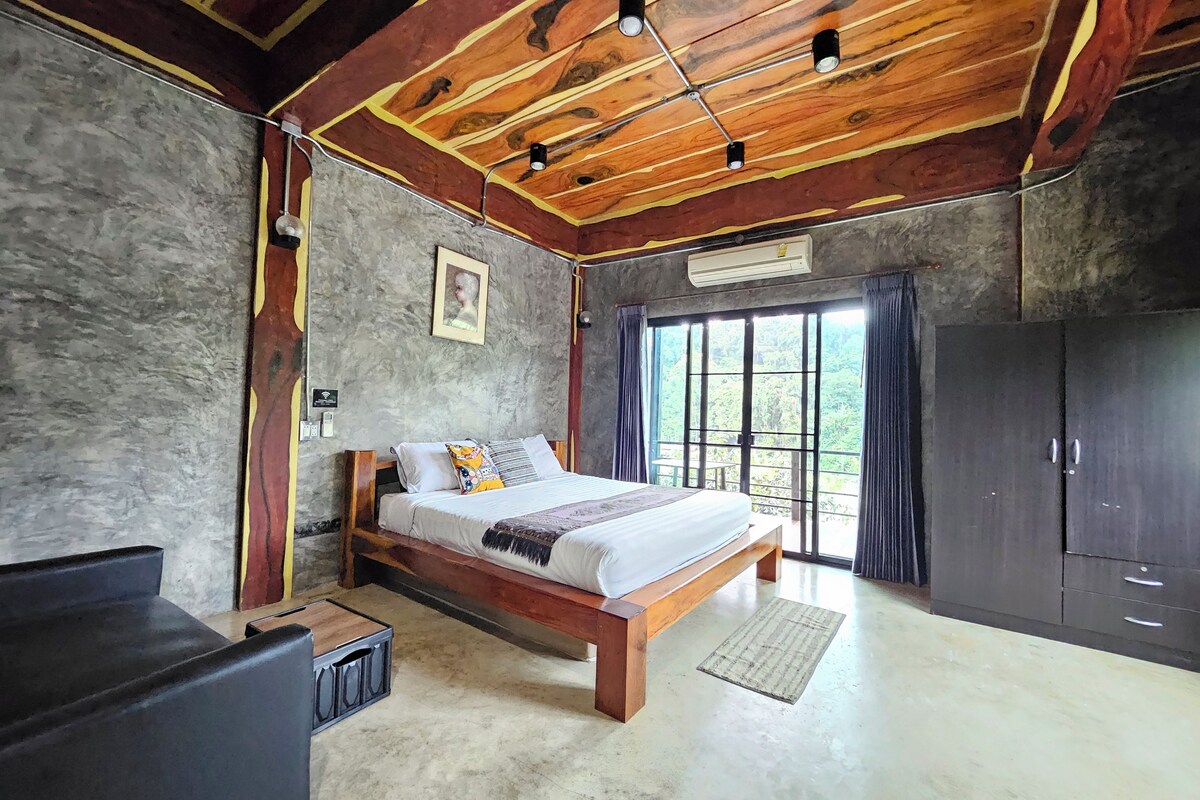  Family Room  | Minibar (free items), WiFi (free)