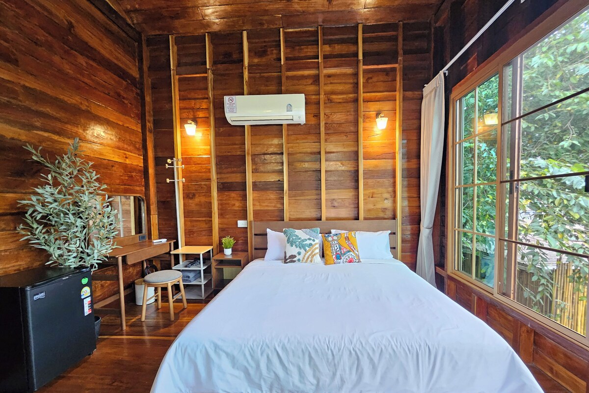 Room | Minibar (free items), WiFi (free)