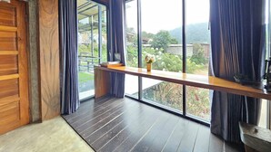 Ảnh chưa phân loại, 5 trong số 136 ảnh, nút