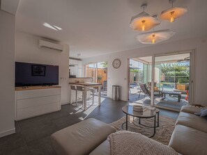Unclassified image, 5 of 18, button - Villa with Private Pool near Port Grimaud (GRIMAUD)