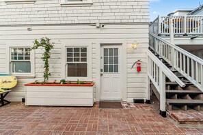 Unclassified image, 5 of 11, button - The Coastal Nest Beachside Getaway steps to Pier (Santa Monica)