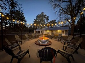 Property grounds - Bergamot House-Luling Texas (Luling)