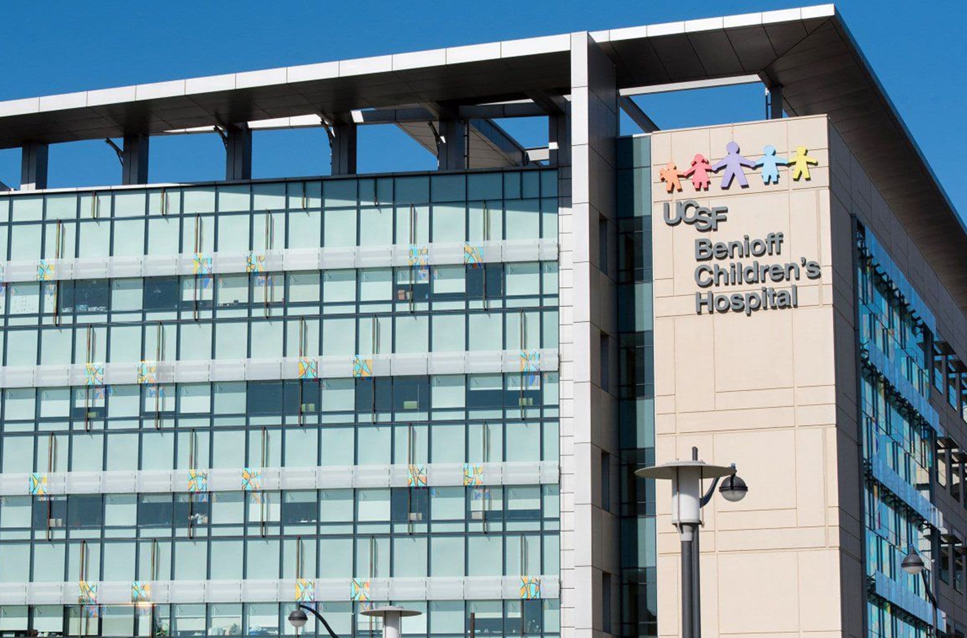 A modern building with a sign for UOSF Benioff Children's Hospital.