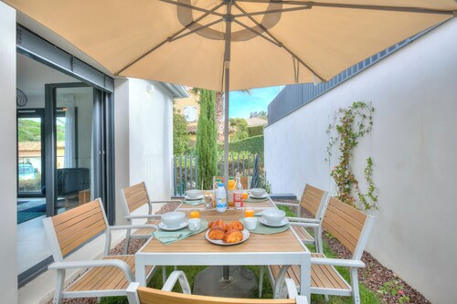 Apt 2 Bedroom - Terrace Near Saint-tropez