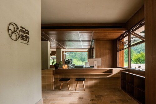 LOST LODGE.Yiyang Qingxi