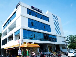 Unclassified image, 3 of 31, button - Hotel Lavish Grand (Tenali)