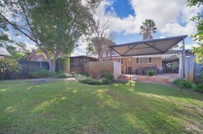Unclassified image, 5 of 12, button - 4 Bedroom close to Perth airport, CBD, Scarborough Beach, Kings Park, Shops (Dianella)
