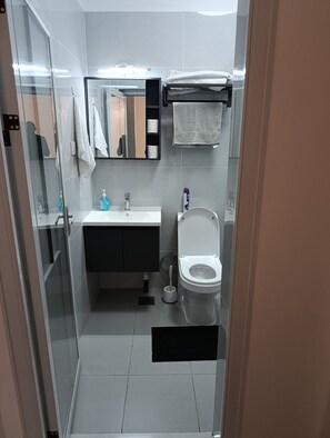 Bathroom - Zhuri suites Airbnb near JKIA and SGR (Machakos County)