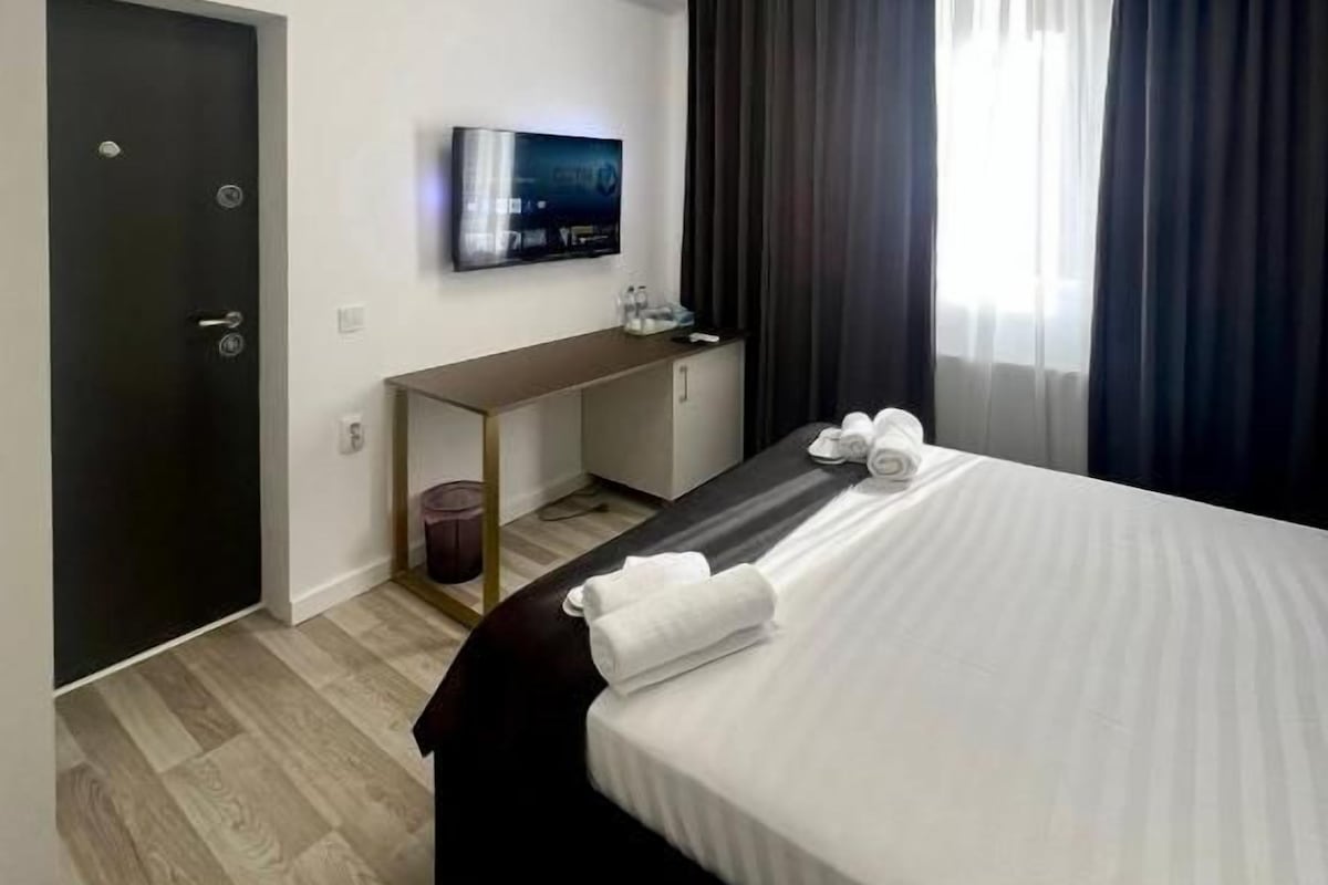 Deluxe Double or Twin Room, City View