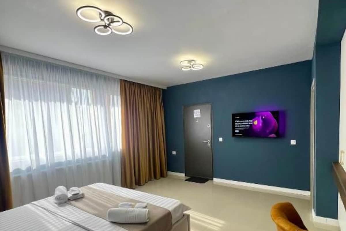 Deluxe Suite, City View