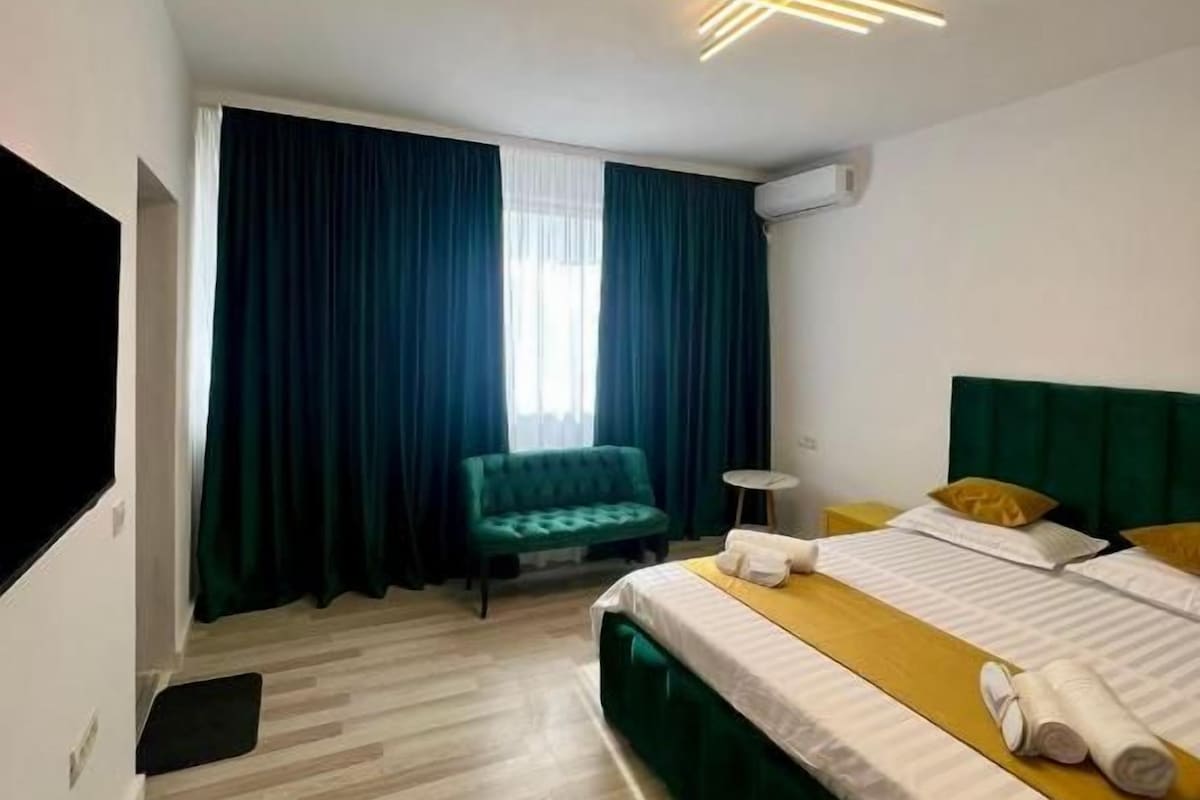 Soundproofing, iron/ironing board, free WiFi