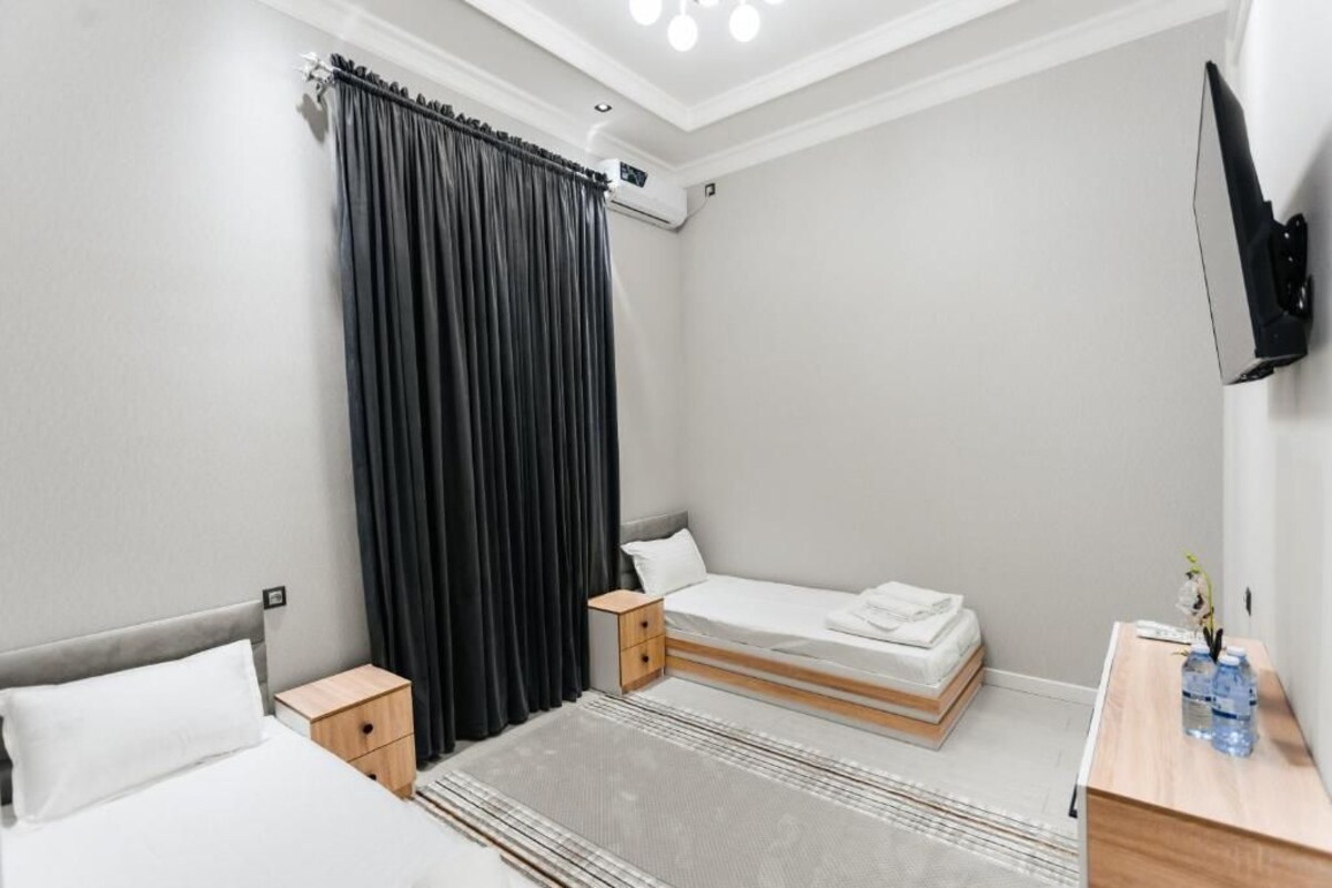 Twin Room, City View | Egyptian cotton sheets, premium bedding, desk, laptop workspace