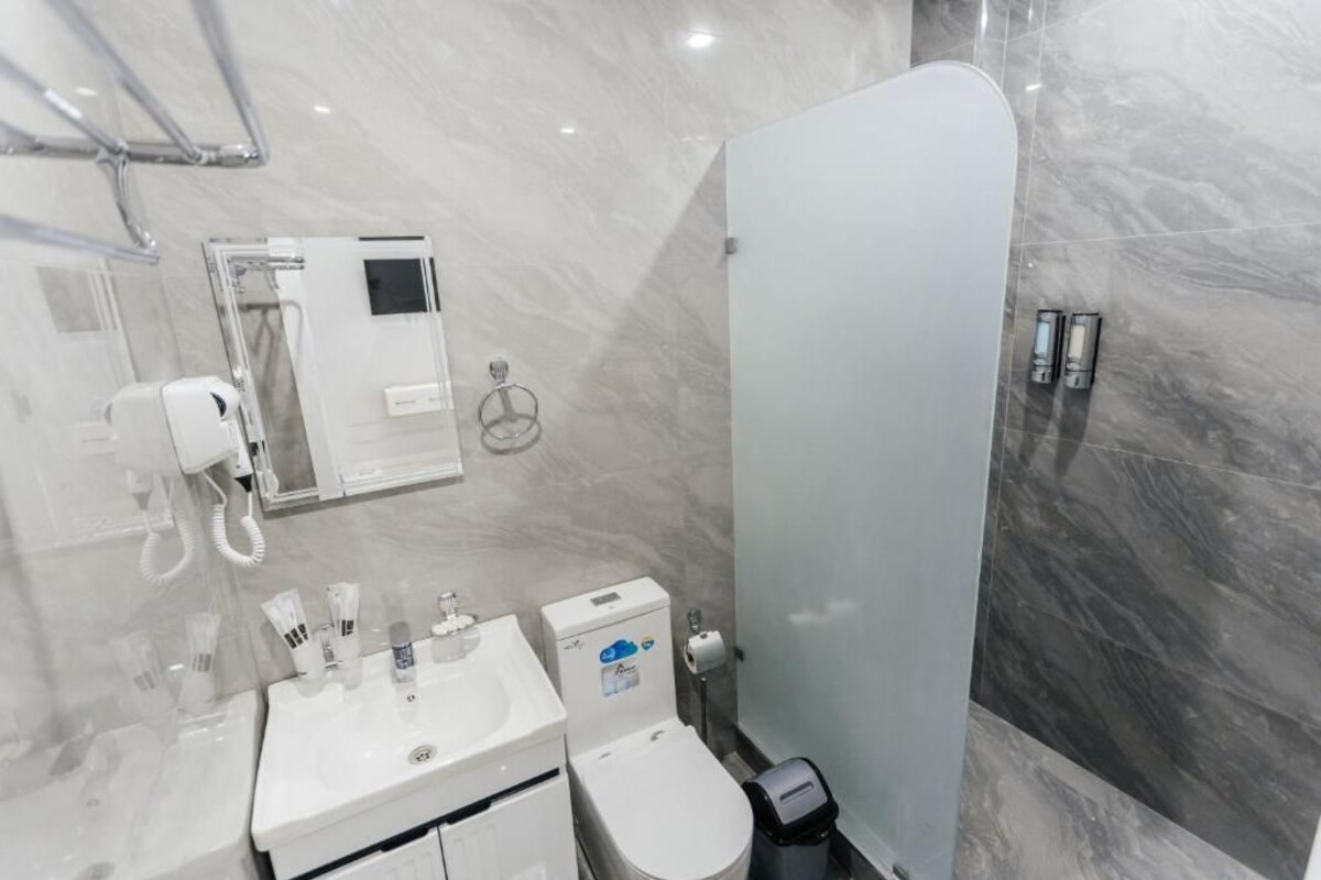 Double Room, City View | Bathroom