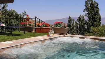 Bain à remous extérieur
