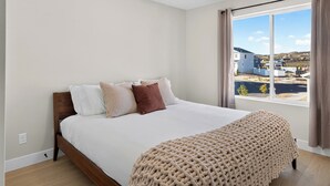 Unclassified image, 4 of 32, button - Mountain-View Balcony • Game Room + Near Deer Valley | Lobo Silver Summit (Park City)