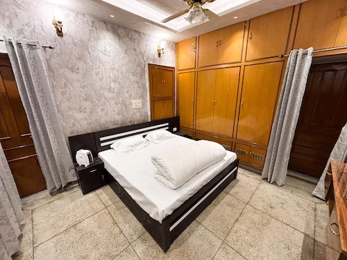 Al Guest House  