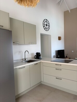 Private kitchen - Villa Jessha – New Construction 2026 with Private Pool on Curaçao *gated resort* (Fontein)