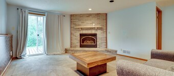Explore the Twin Cities! Cozy & Spacious Retreat