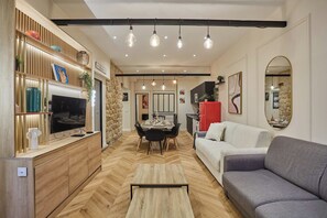 Untagged - Beautiful apartment in the heart of Paris, suitable for 10 people. (Paris)