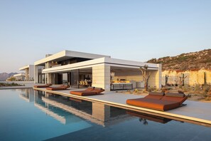 The exterior of the villa is a true haven where relaxation and entertainment effortlessly merge. - Kora Villa - A Slow Living Wellness by etouri (Chania)