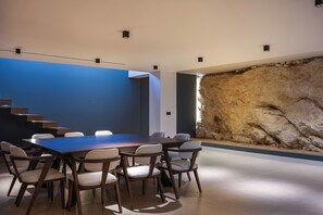 The villa’s iconic exposed rock wall brings natural beauty indoors, enhancing its sleek and sophisticated design. - Kora Villa - A Slow Living Wellness by etouri (Chania)